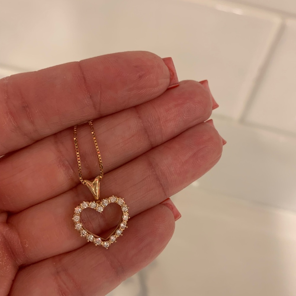 ✨✨ 14k rose gold chain & diamond heart pendant
